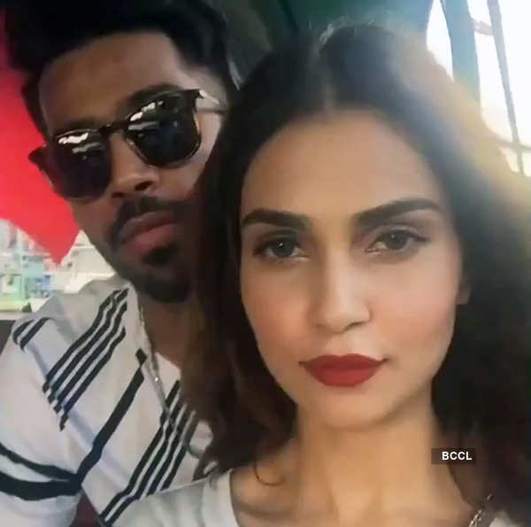 Much-in-love Elli AvrRam motivates beau Hardik Pandya on the sets of an ad shoot