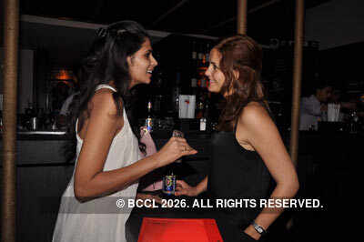 Jonqui's live at Smoke House