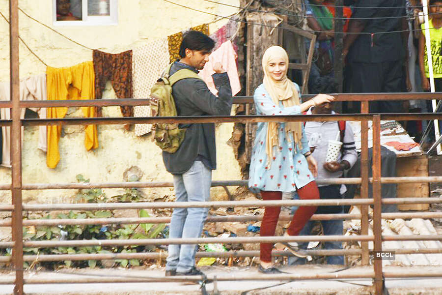 Alia Bhatt & Ranveer Singh go de-glam for 'Gully Boy'