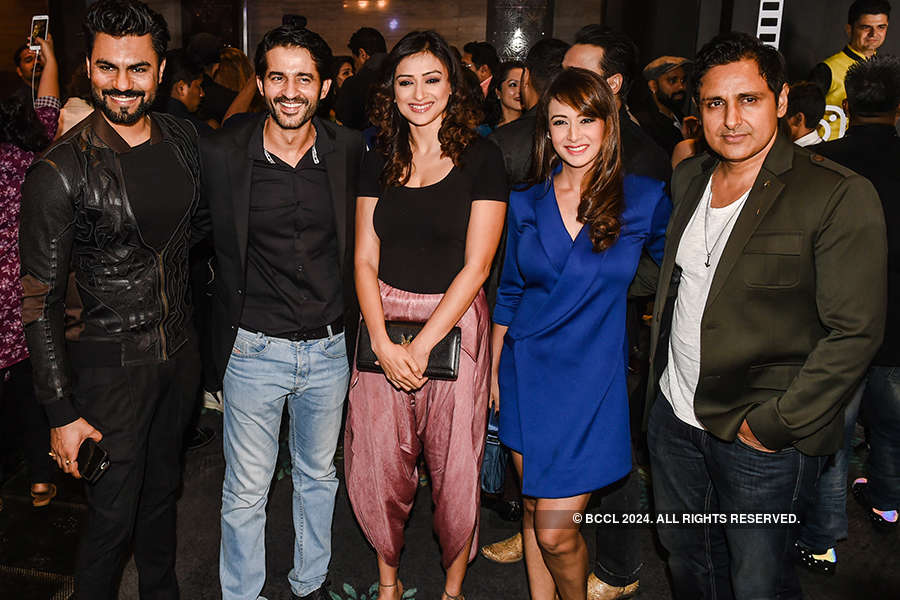 Gauvra Chopra, Hiten Tejwani, Gauri Pradhan Tejwani, Preeti Jhangiani And Parvin Dabas During Ace Photographer Dabboo Ratnani's 2018 Calendar Launch Held At Jw Marriott, Juhu, In Mumbai On January 17, 2018 - Photogallery