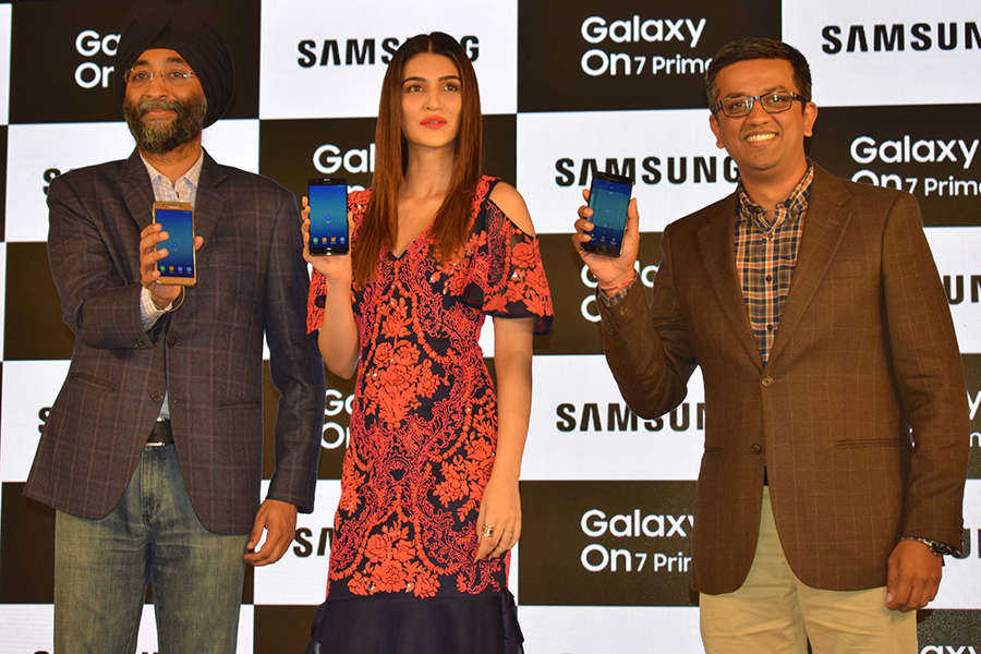 Kriti Sanon launches Samsung Galaxy On7 Prime