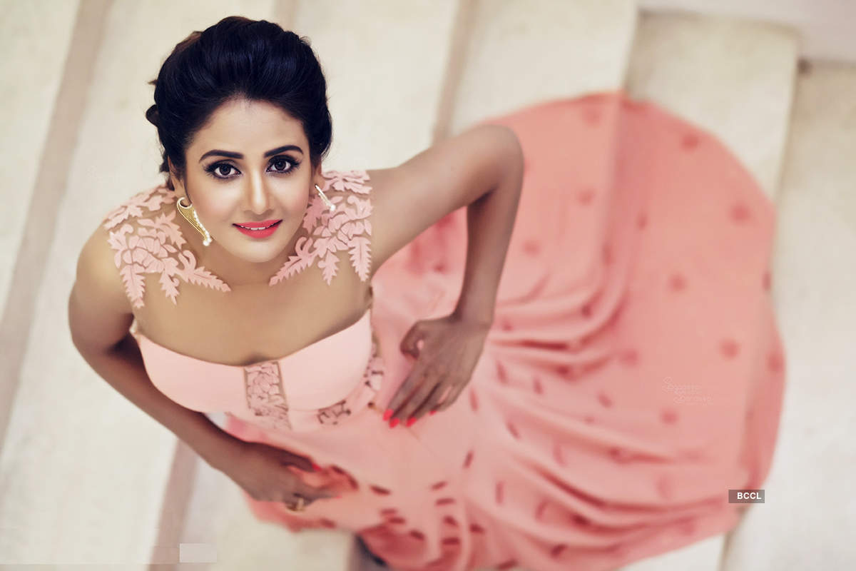 Photos of the gorgeous Kannada actress Parul Yadav