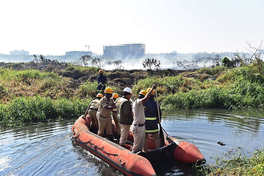 Bellandur Lake: Firemen