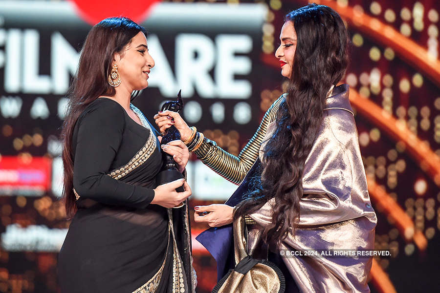 Vidya Balan Wins The Best Actress Award At 63rd Jio Filmfare 