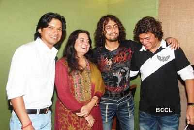 Aadesh Shrivastav with Shaan, Vijayata Pandit and Sonu Nigam at music ...