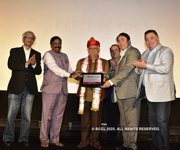 Ramesh Sippy with Rajiv Kapoor, Randhir Kapoor and Rishi Kapoor