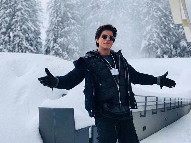 Pic: Shah Rukh Khan strikes his signature pose in Davos