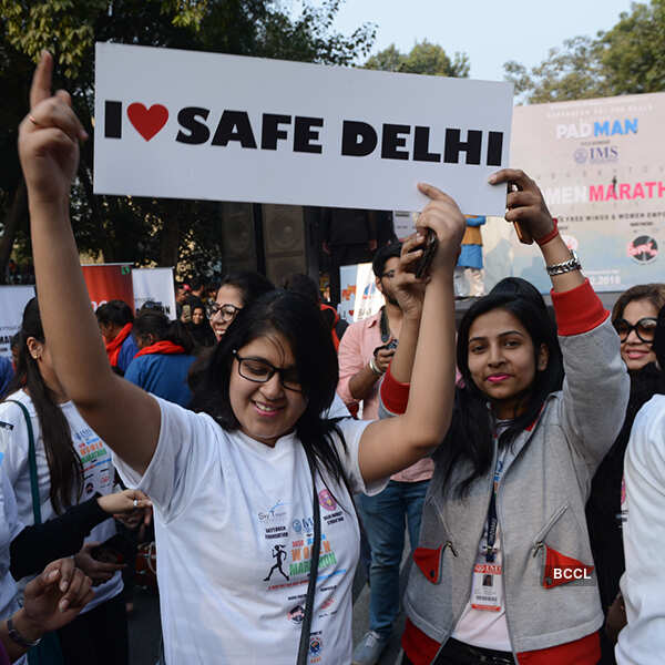 Akshay Kumar flags off Women Marathon