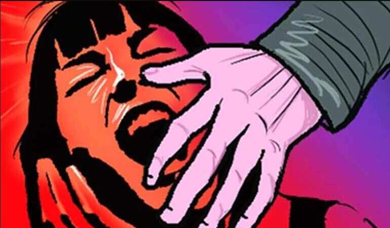 On Cam: Girl molested in moving train in Thane