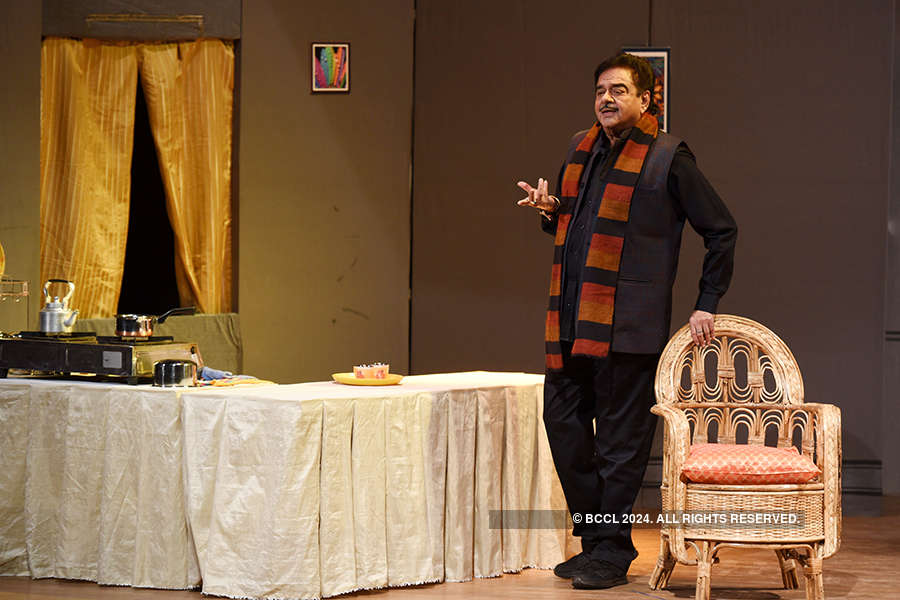 Pati-Patni Aur Main: A play