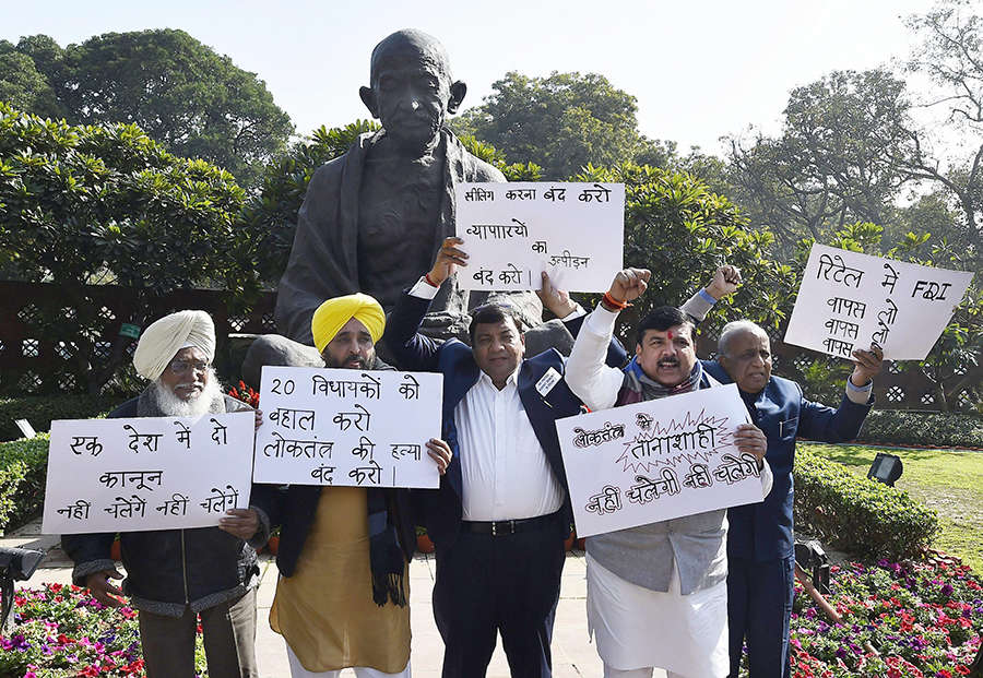 AAP holds protest against sealing