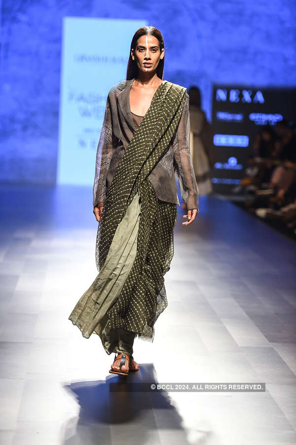 Fashion Week Mumbai '18: Day 1: Urvashi Kaur