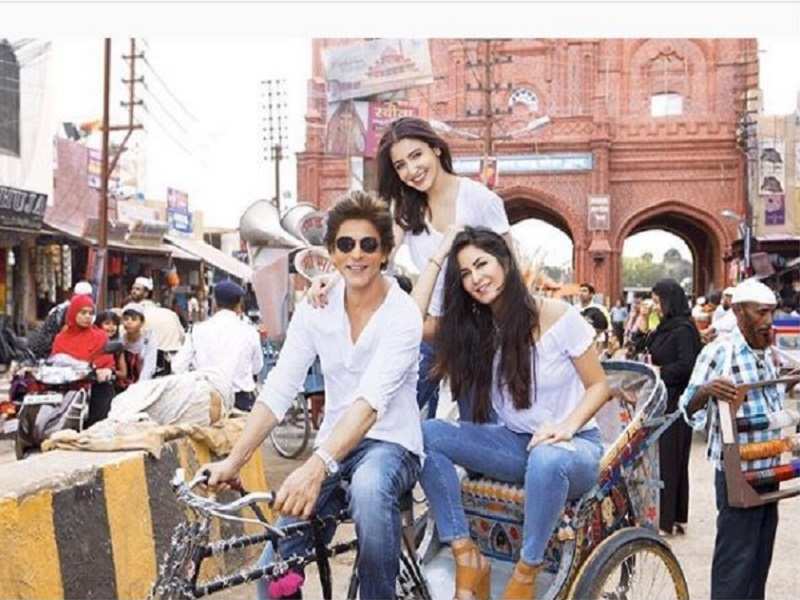 Pic: Shah Rukh Khan takes Katrina Kaif and Anushka Sharma on a rickshaw ride