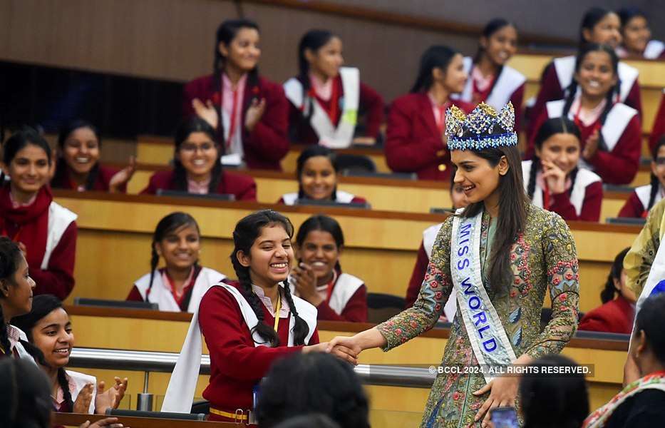 Manushi Chhillar and Miss World Winners attend The Foreign Correspondents club