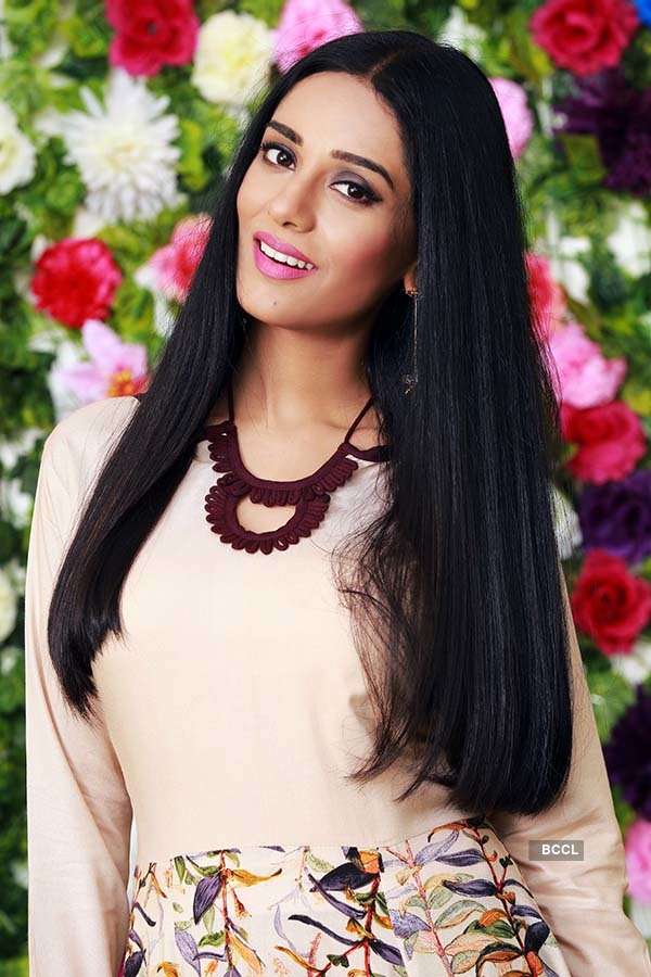 Amrita Rao Launches Fashion Apparel Flowery's Website Amidst Amitabh Bachchan's Blessings