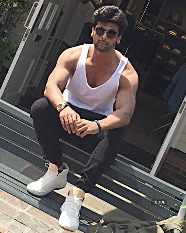 Kushal Tandon Slams A Fan For Cutting Her Wrist For Him- The Etimes ...