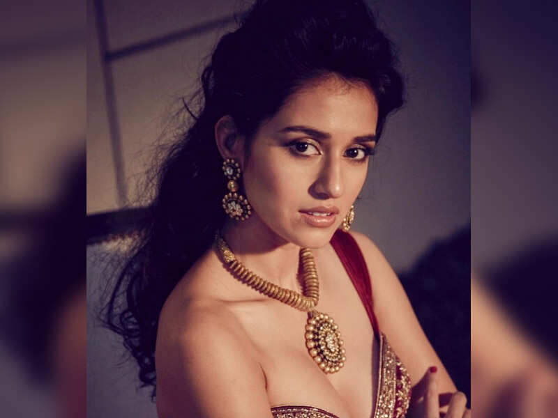 actresses in ethnic wear
