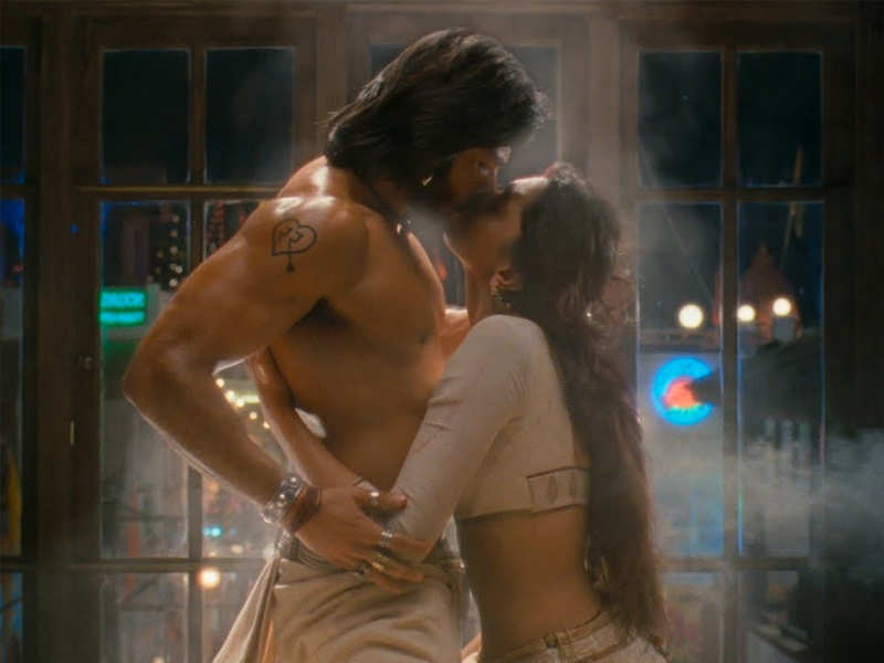 Ranveer Singh and Deepika Padukone ('Goliyon Ki Raasleela Ram-Leela')