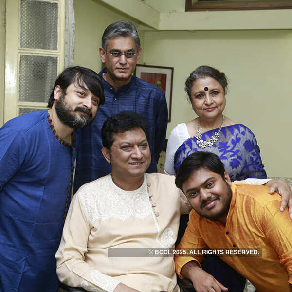 Atanu Raychaudhuri, Nandita Roy, Shiboprosad Mukherjee, Dhiman Das and Pavel