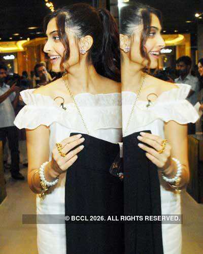 Sonam @ DLF Emporio 