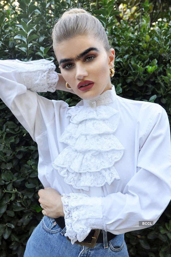 Model becomes famous for her big unibrow