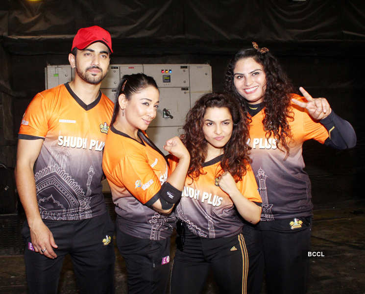 TV stars at Box Cricket League
