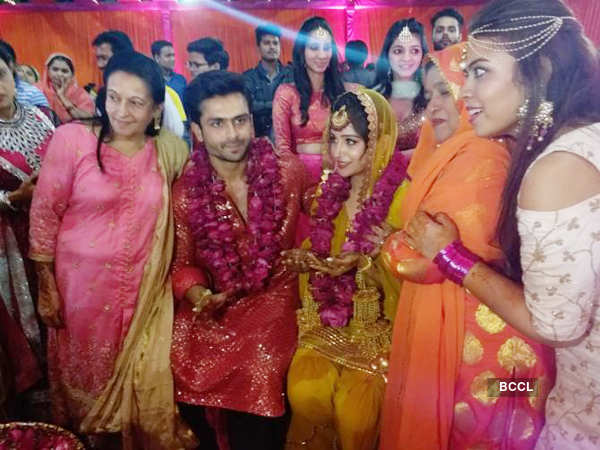 Intimate party pictures of Shoaib & Dipika Kakar Ibrahim on her birthday