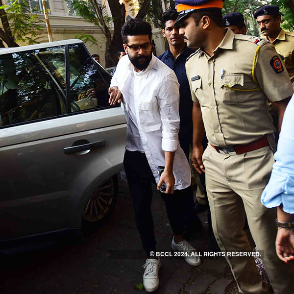 The who’s who of Indian film industry offer condolences at Anil Kapoor's residence