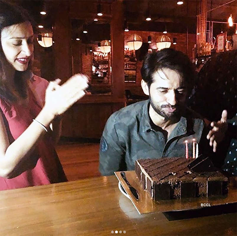 Hiten Tejwani’s PDA moments with wife Gauri Pradhan on his birthday