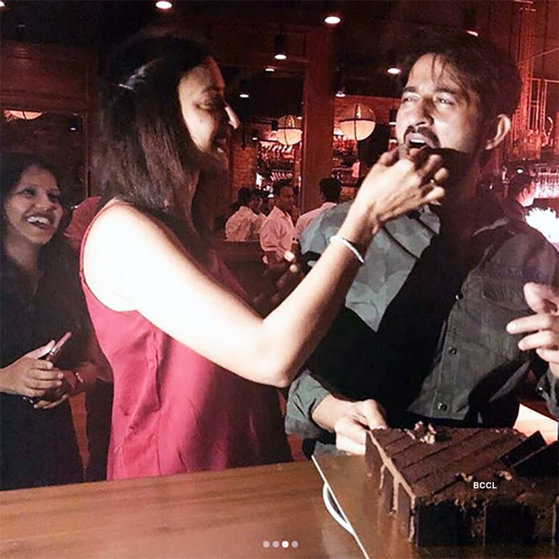 Hiten Tejwani’s PDA moments with wife Gauri Pradhan on his birthday