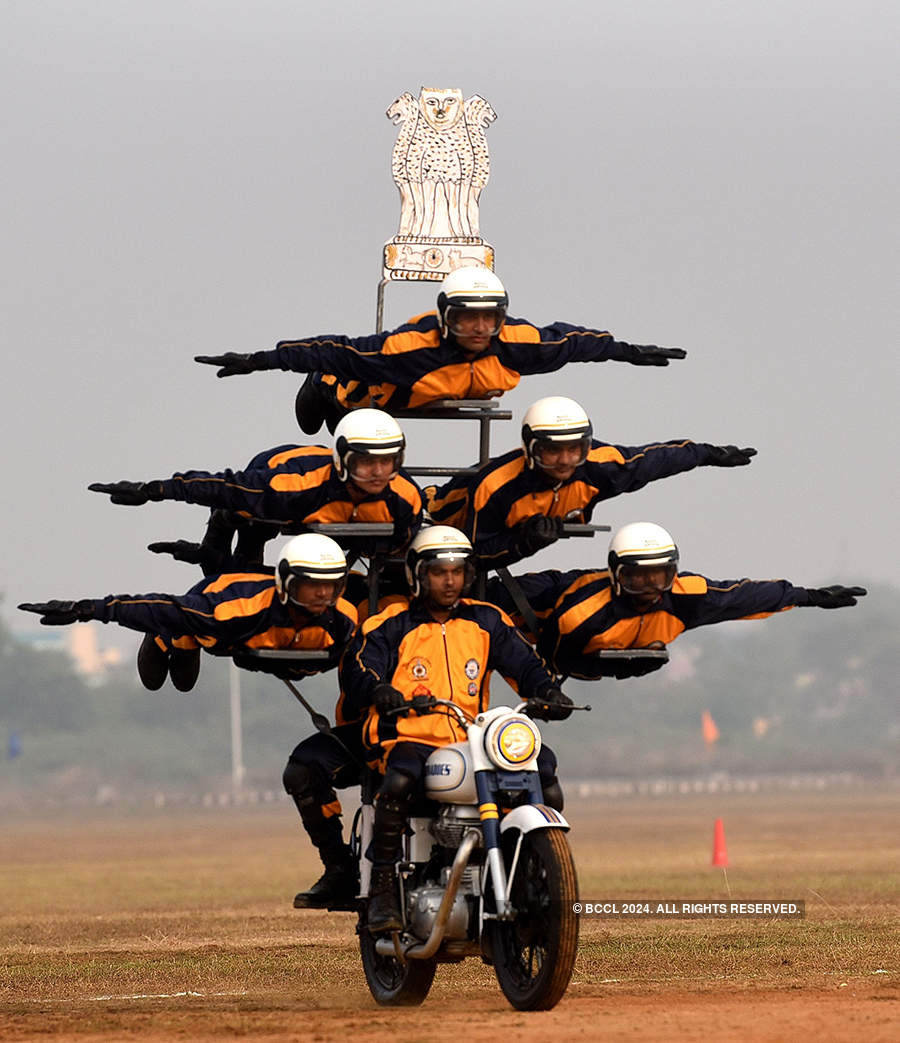 Indian Army performs bone-chilling stunts