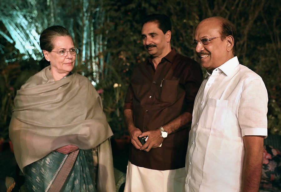 Sonia Gandhi hosts dinner for opposition parties