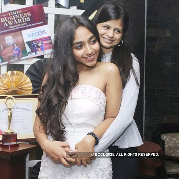 Manya Ahalani and Khushi Gupta