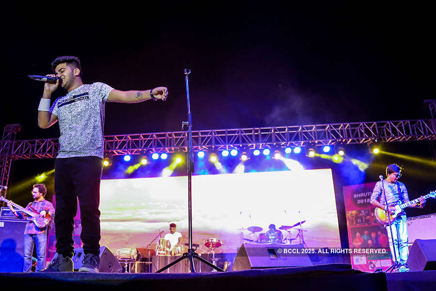 Rooh band performs at IP College