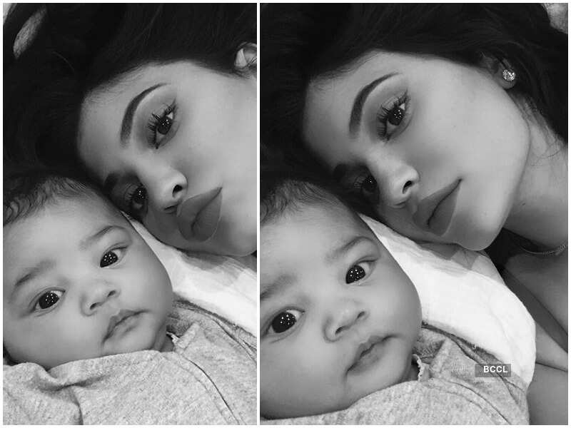 Kylie Jenner flaunts her postbaby body in a post, just weeks after(01)