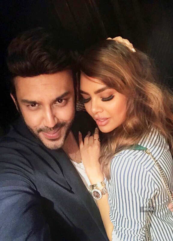 Esha Gupta with Nikhil Thampi