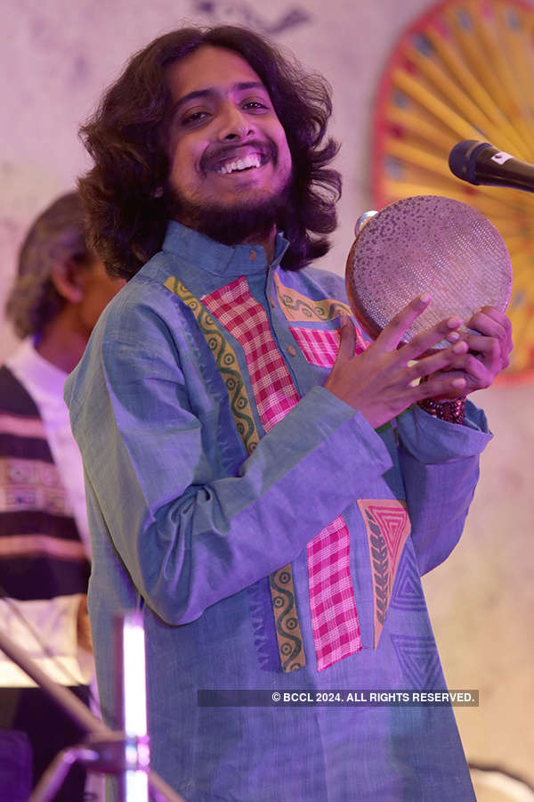 Jamaluddin Hassan Banna performs in the city