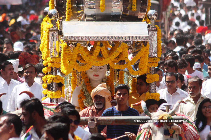 Nation celebrates Mahavir Jayanti with gusto