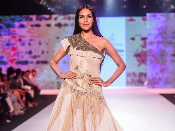 Tasneem Merchant Neetu Chandra Turns Showstopper For Tasneem Merchant On Day 1 Of Bombay Times Fashion Week 2018 Events Movie News Times Of India tasneem merchant neetu chandra turns