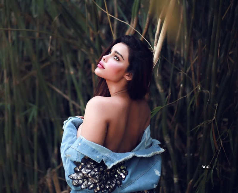 Former 'Bigg Boss' contestant Gizele Thakral is steaming up cyberspace with her bikini pictures
