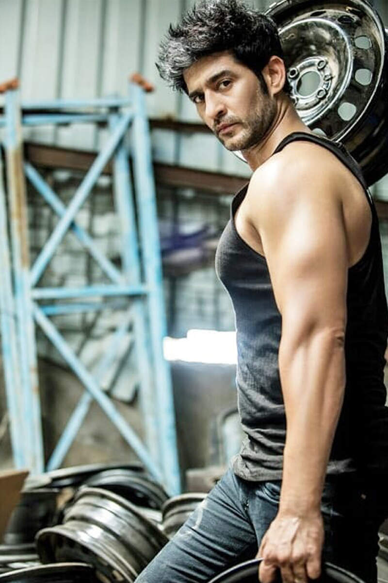 Tv Actor Hiten Tejwani Who Was In Buzz While He Was In The Bigg Boss Show Hits The Gym To Stay In Shape Photogallery