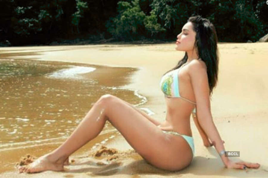 Former 'Bigg Boss' contestant Gizele Thakral is steaming up cyberspace with her bikini pictures