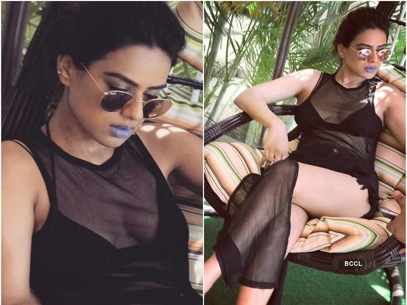 Hotness overloaded: These 3 deep-neck revealing blouses of Nia Sharma made  netizens sweat: Pics here