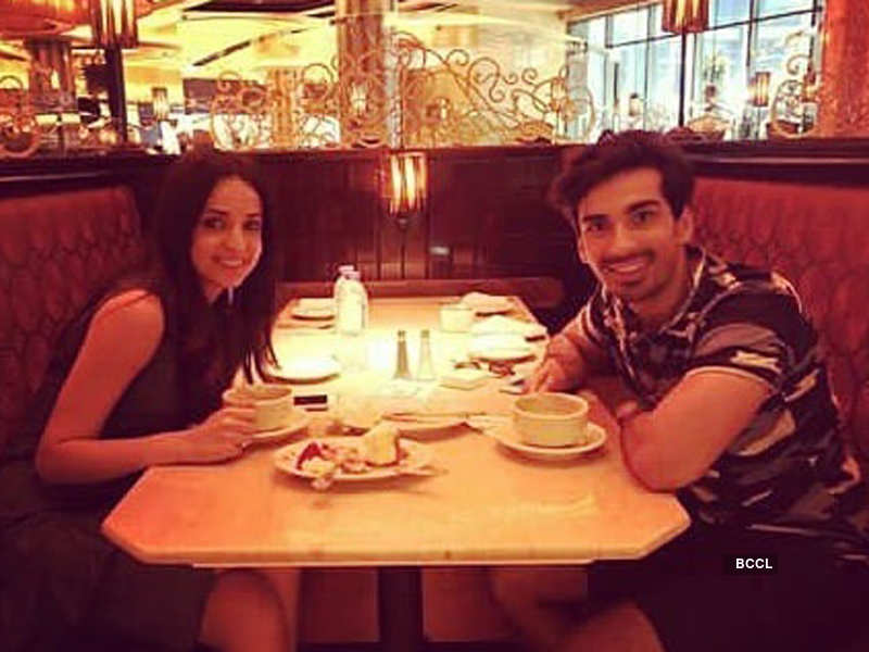 Sanaya Irani and Mohit Sehgal give us major couple goals with these lovely pictures