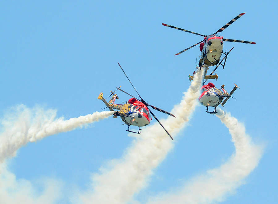 DefExpo 2018: Indian forces pull off jaw-dropping stunts