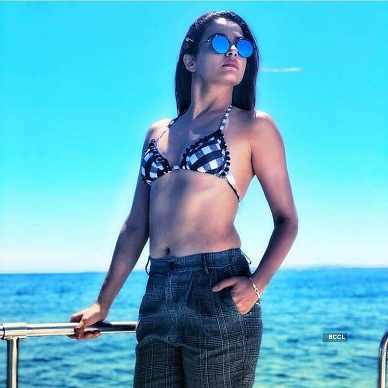 Surveen Chawla turns up the heat as she nails the bikini look