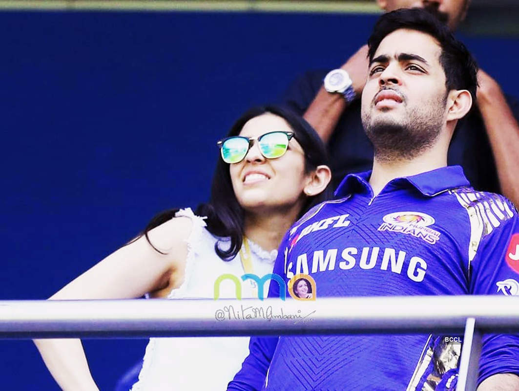 Newly-engaged Akash Ambani & his fiancée Shloka Mehta enjoy IPL match
