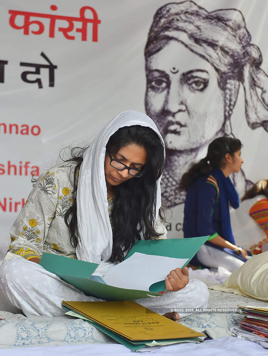 Swati Maliwal continues hunger strike against Unnao, Kathua rape cases