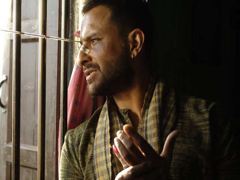 Saif Ali Khan as Langda Tyagi in 'Omkara'