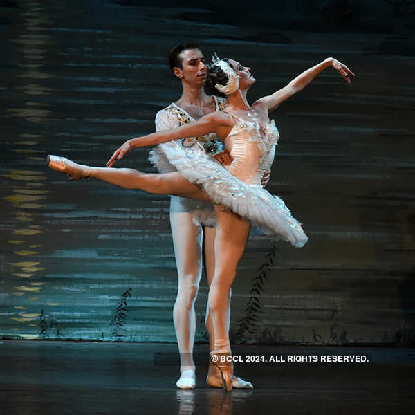 Royal Russian Ballet performs Tchaikovsky’s Swan Lake